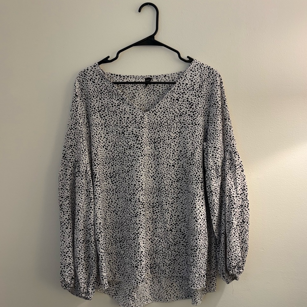 SHEIN White long Sleeve Spotted Blouse. High to Low hem. Size Large